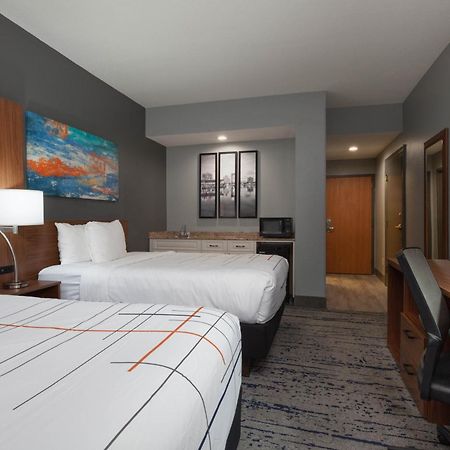 La Quinta By Wyndham St. Petersburg Northeast *Newly Renovated Hotel Exterior photo
